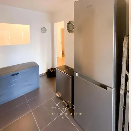 L'archimede - Parking Prive *