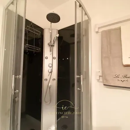 L'archimede - Parking Prive *