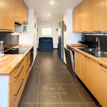 L'archimede - Parking Prive *